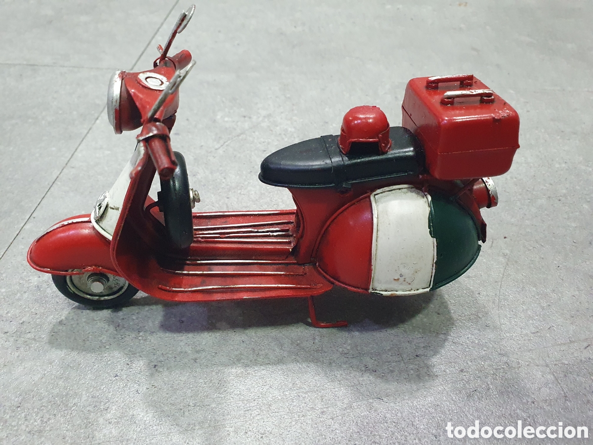 Motos in scale: Moto met&aacute;lica Vespa Italia. (L131)