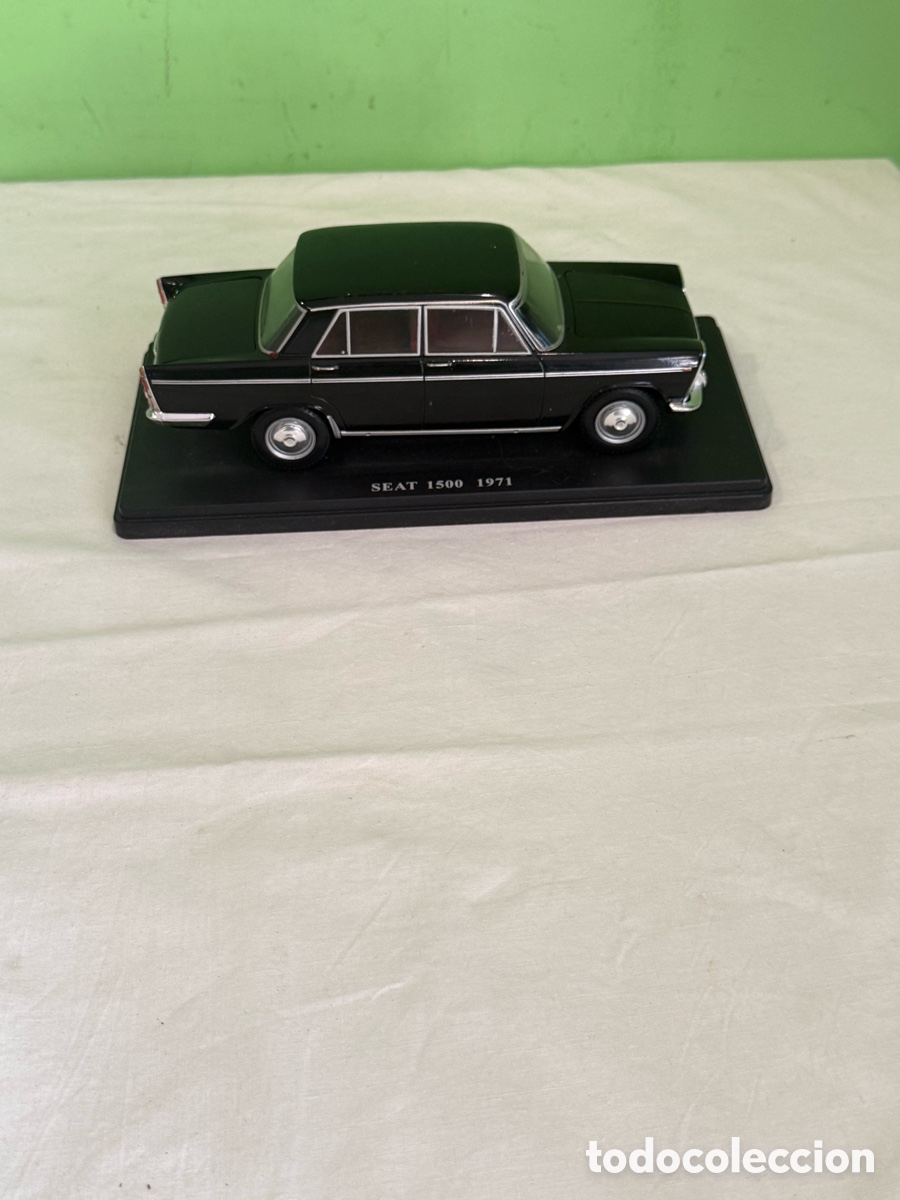 Motos in scale: Seat 1500 1971 Miniatura Met&aacute;lica Colecci&oacute;n . Ver las medidas en fotos