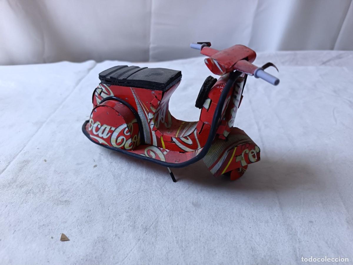 Motos in scale: Motocicleta de chapa, Vespa o similar, hecha a mano, hecha con latas de cocacola