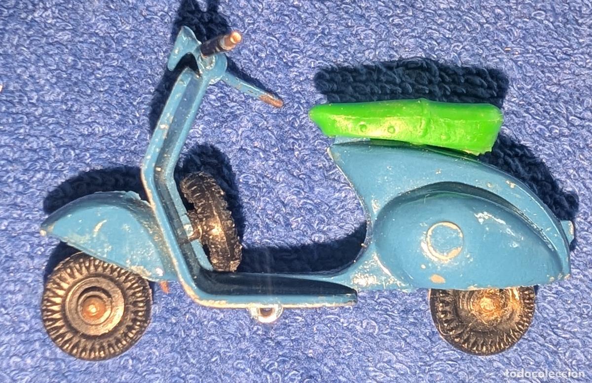 Motos a escala: Vespa azul metalica - Dificil, Rara (A&ntilde;os 60)
