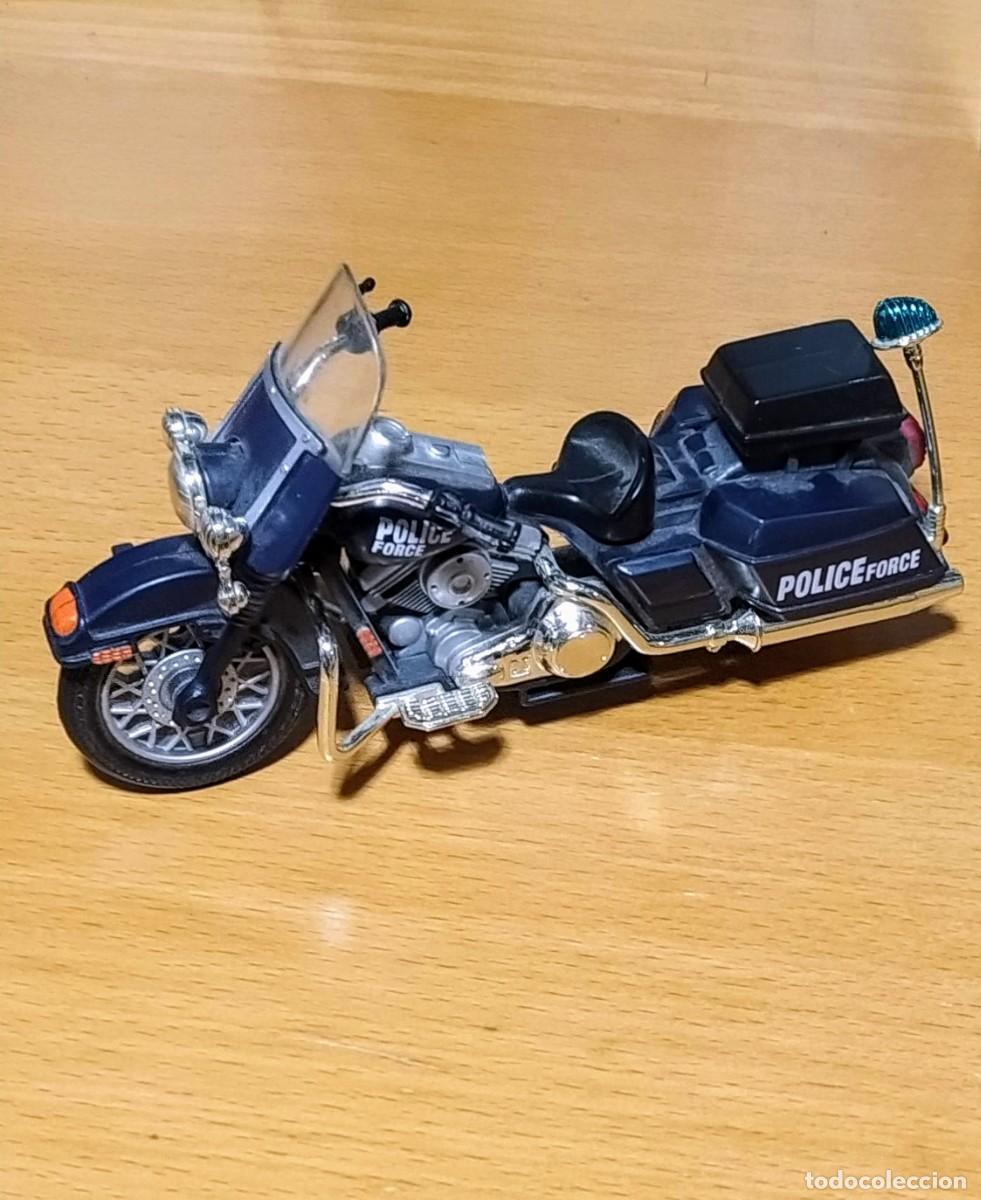 Motos a escala: Moto de polic&iacute;a de Police Force, de Chap Mei