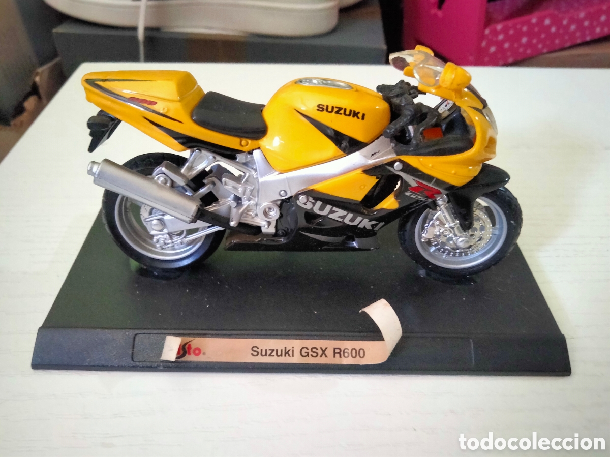 Motorcycle Models: Maisto 1/18 Suzuki GSX R600