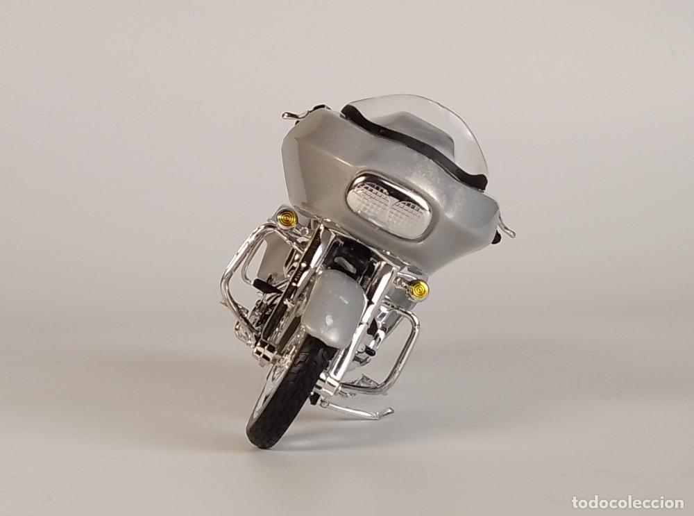 Motos a escala: Harley Davidson FLTR Road Glide 2002 - Foto 9