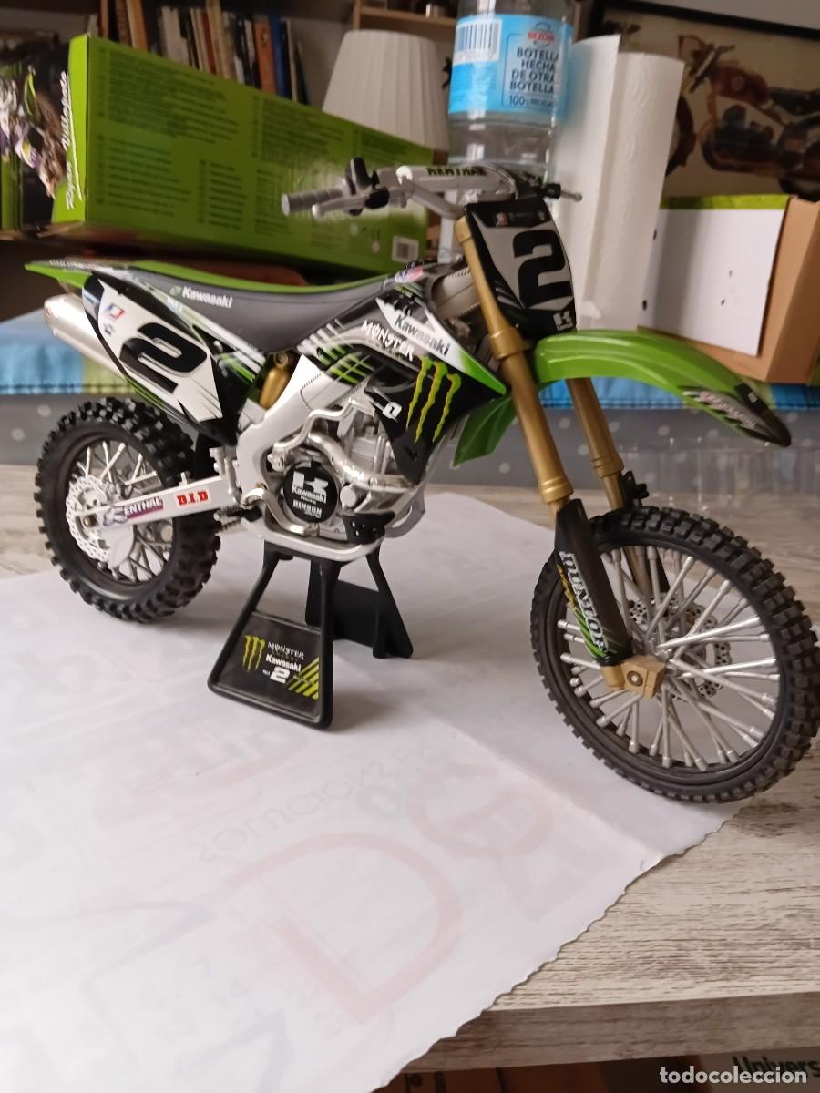 Motorradmodelle: Maqueta de moto .KAWASAKI 450 MX.