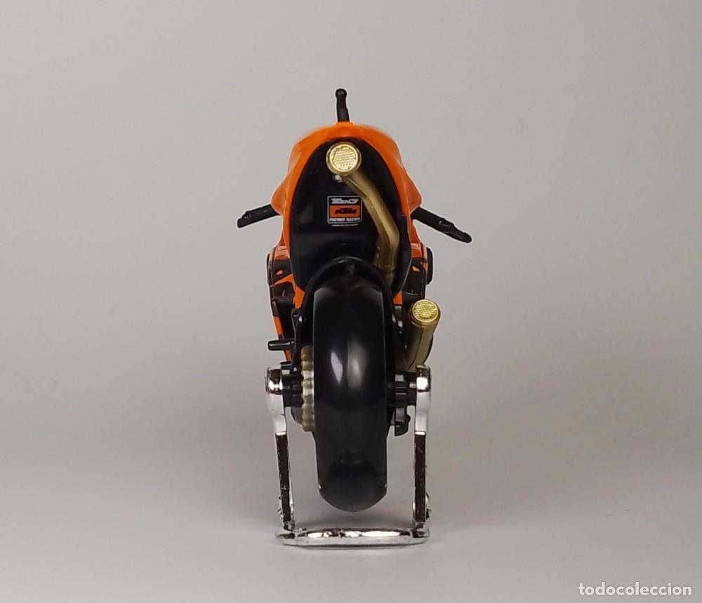 Motos a escala: KTM RC16 Tech 3 Moto GP 2021 - Foto 5