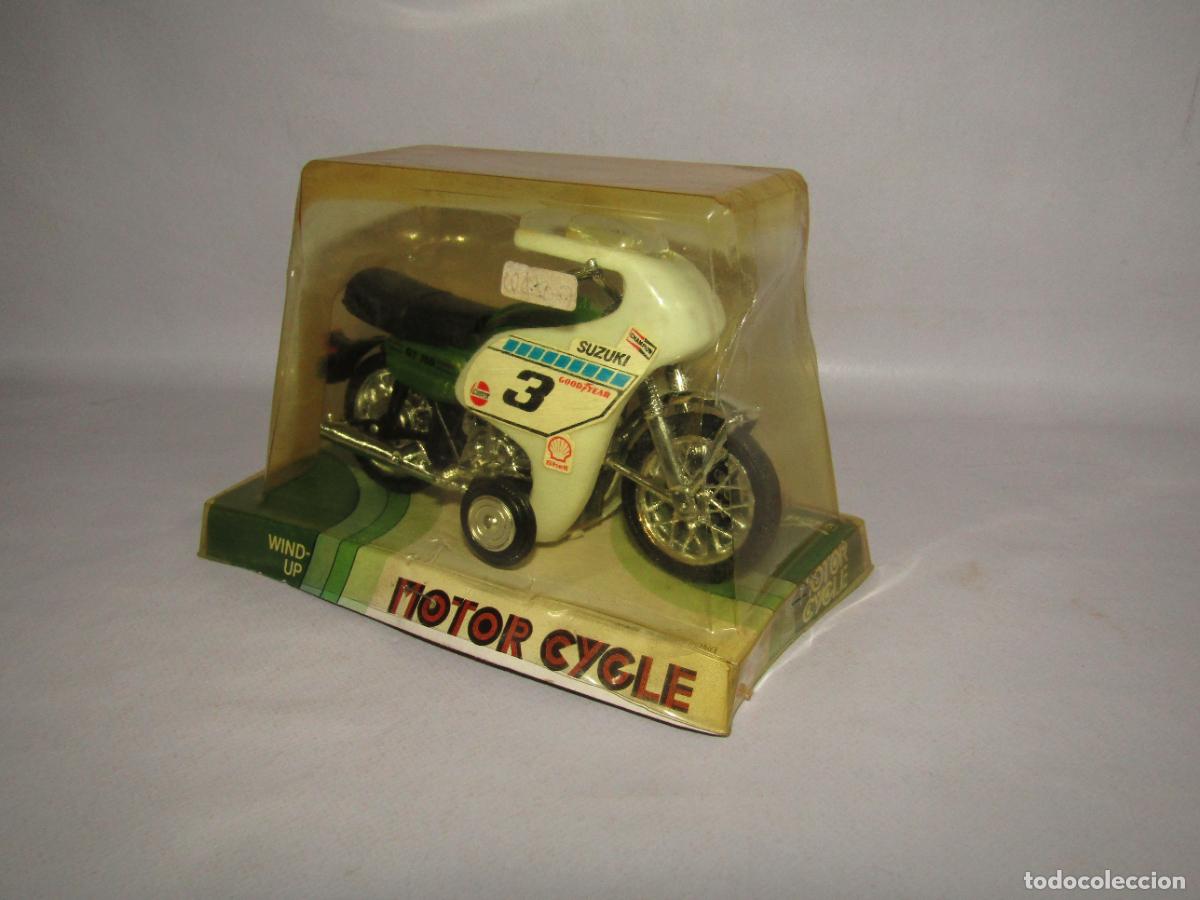 Motos a escala: Antigua Moto SUZUKI GT 750 a Cuerda Serie MOTOR CICLE de PETREL TOYS Made in Hong Kong A&ntilde;o 1970-80s