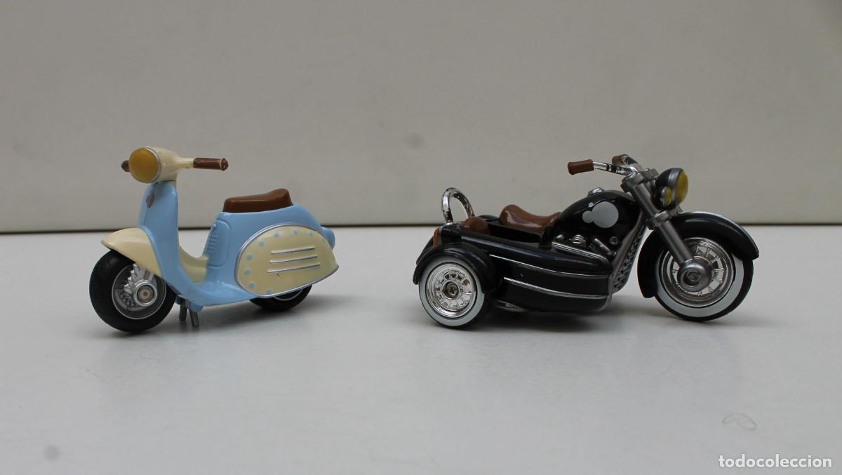 Motos a escala: MOTO VESPA RETRO DE JUGUETE Y MOTO CUSTON CON SIDECAR- IMAGINARIUM S.A