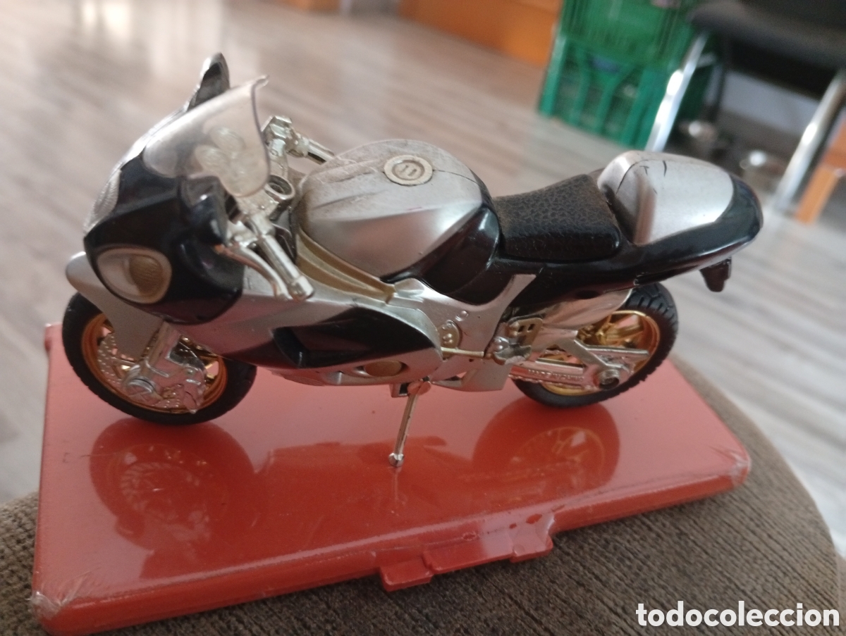 Motorradmodelle: Moto Suzuki 1.18 buen estado