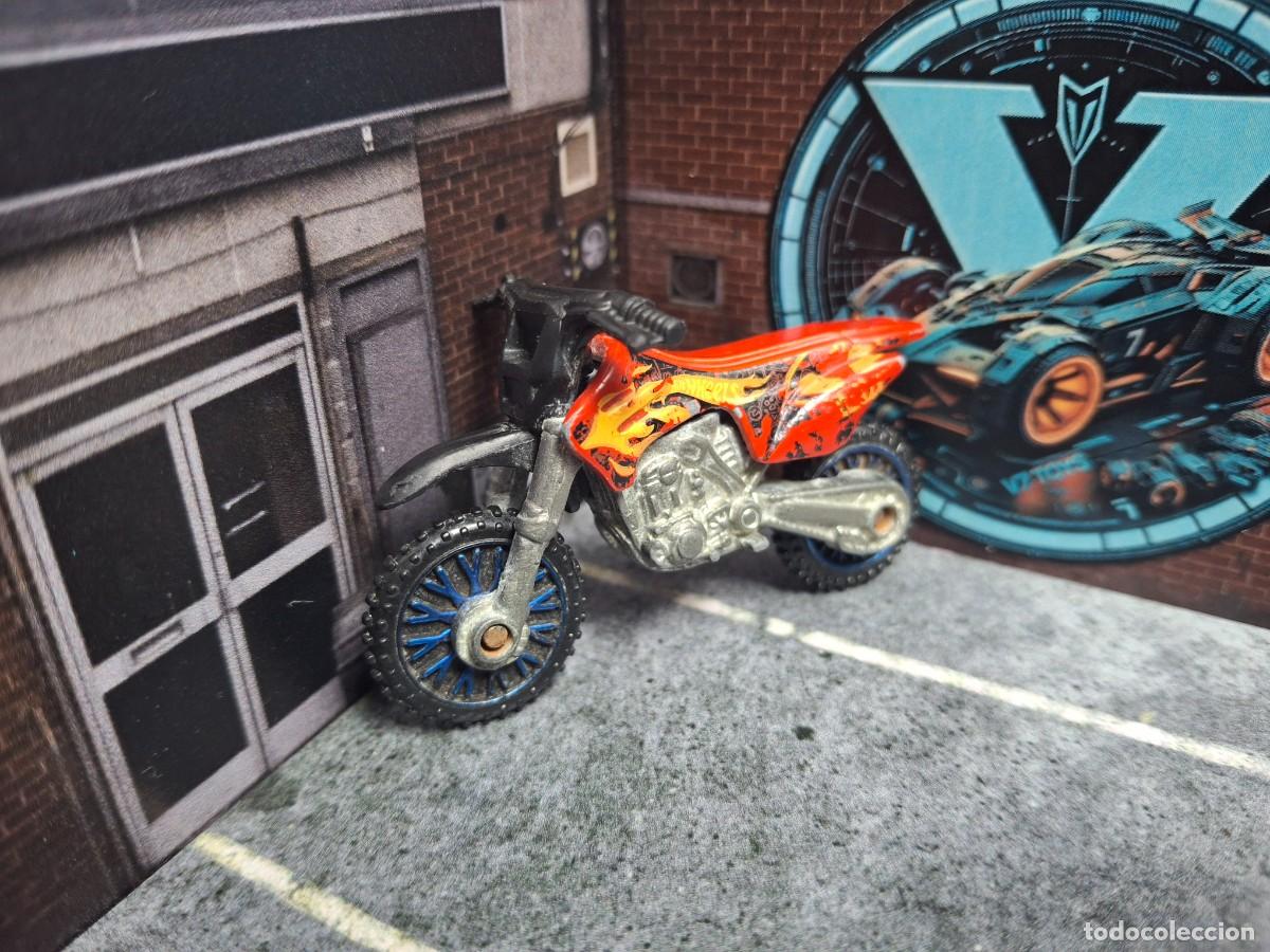 Motos in scale: Moto HW450F Team Hot Wheels 2011 Mattel