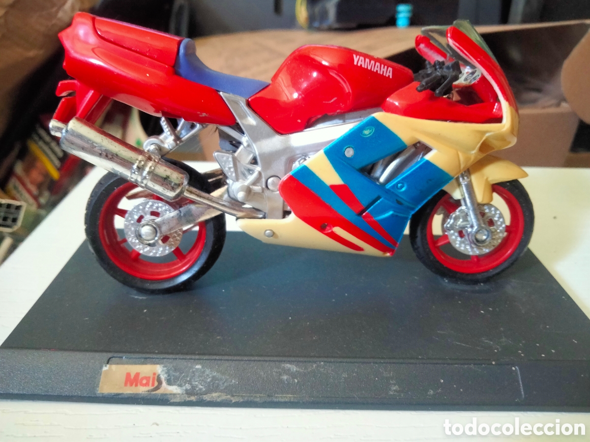 Motos a escala: Maisto 1/18 Yamaha FZR 600 R