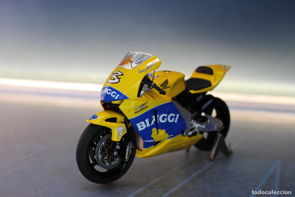 Motos a escala: 07. Maqueta Moto GP: Honda RC211V. Max Biaggi 2004. 1:12.