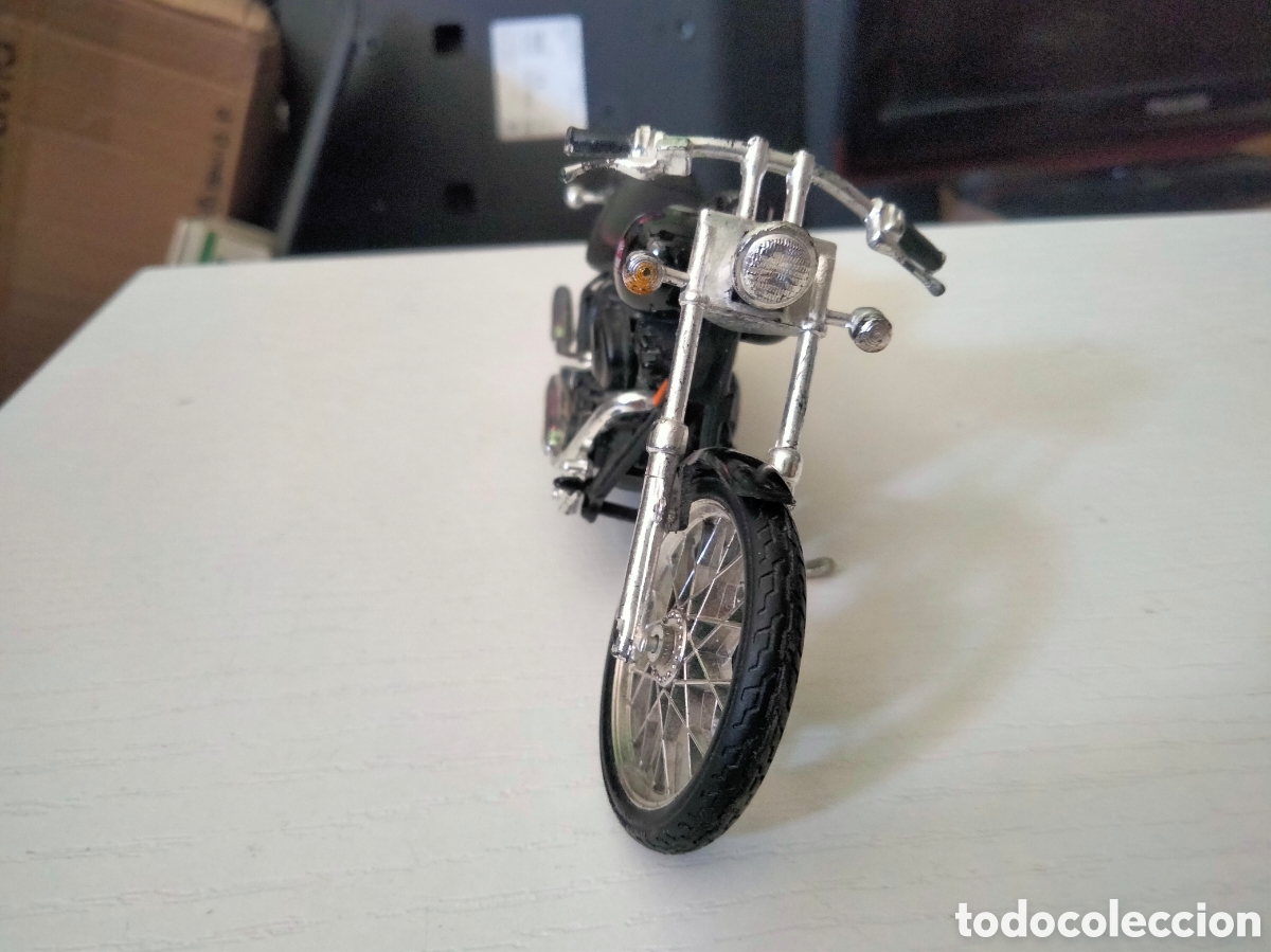 Motos a escala: Maisto 1/18 Harley Davidson FXSTB night train 2000 - Foto 3