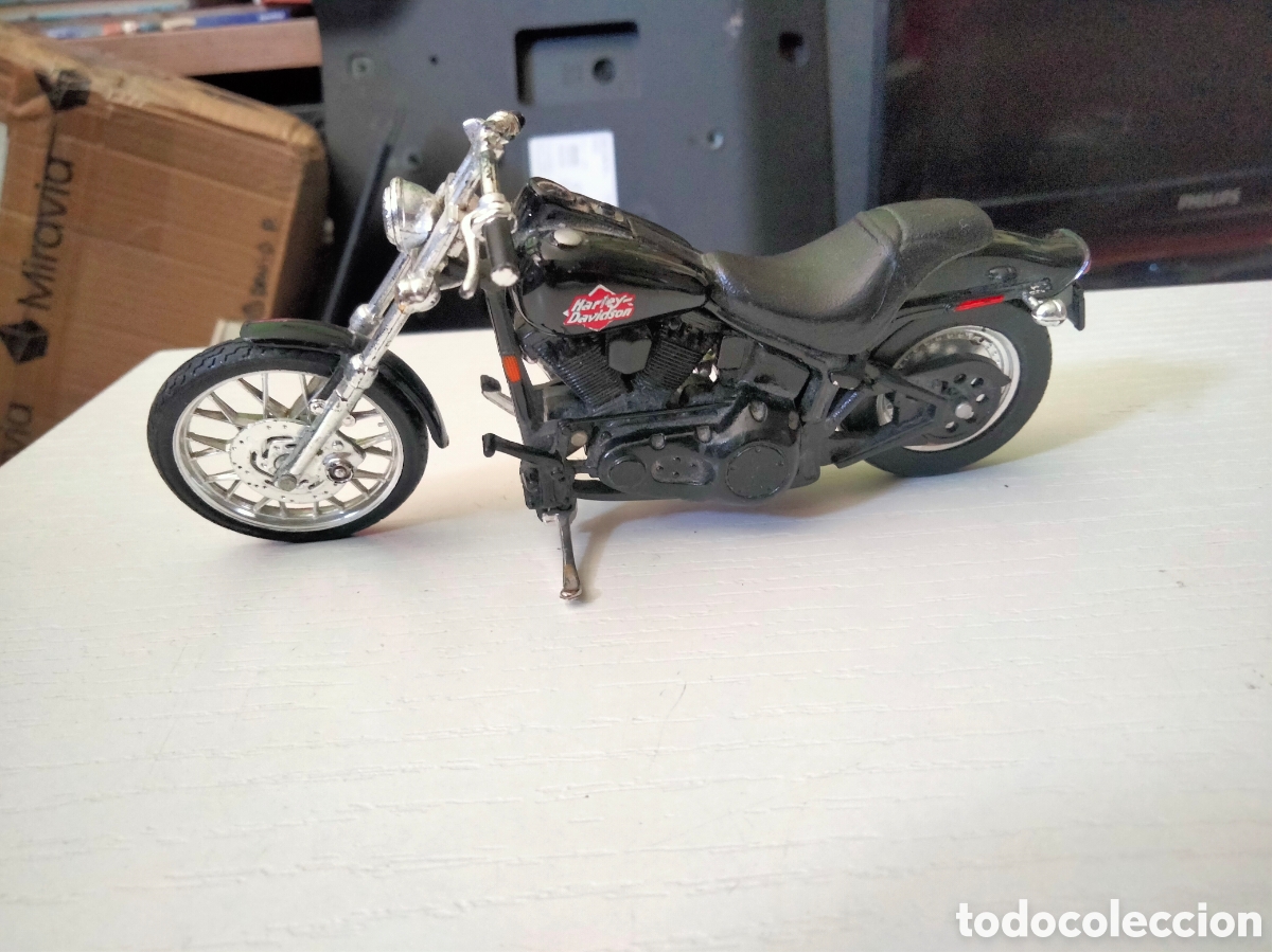 Motos a escala: Maisto 1/18 Harley Davidson FXSTB night train 2000
