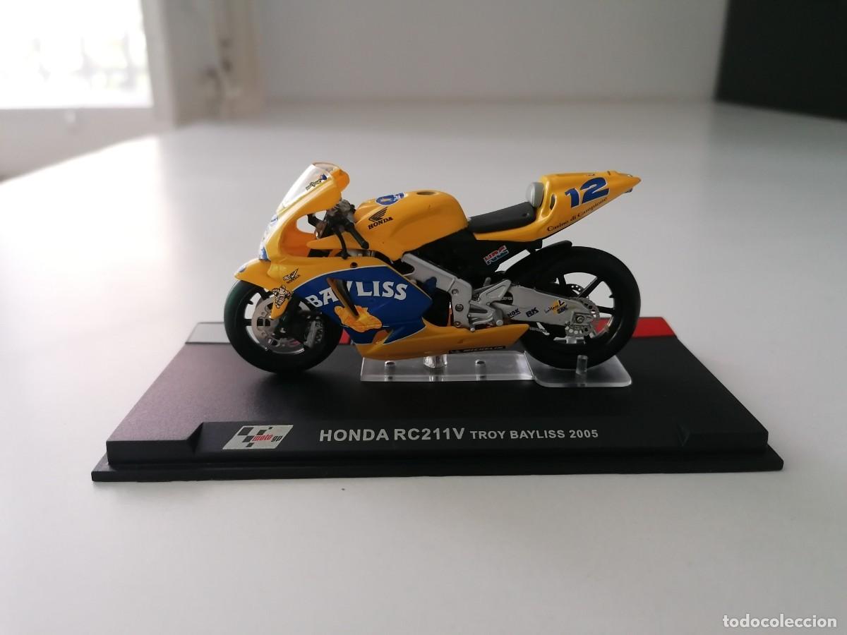 Motorradmodelle: Altaya 1/24 Honda RC211V Troy Bayliss 2005 Buen Estado