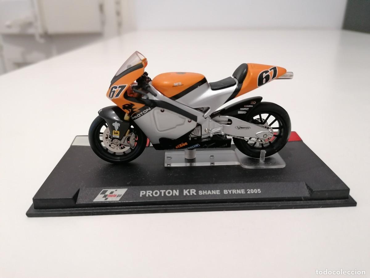 Motorradmodelle: Altaya 1/24 Proton KR Shane Byrne 2005 Buen Estado