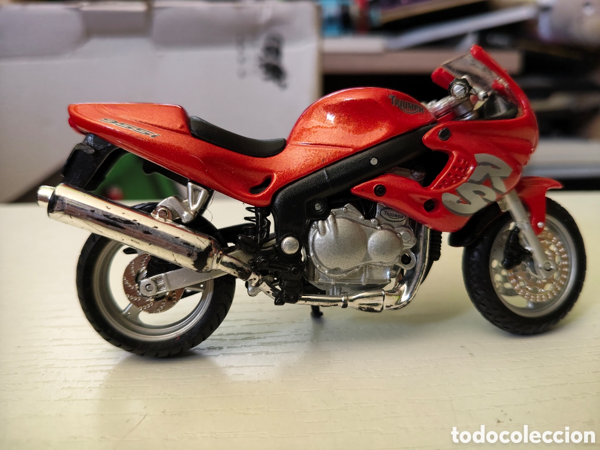 Motos a escala: Maisto 1/28 Triumph speed RS - Foto 3