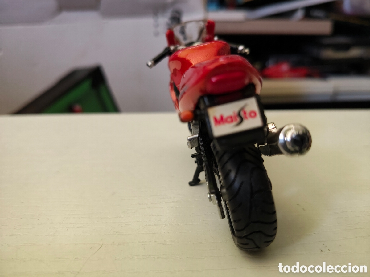 Motos a escala: Maisto 1/28 Triumph speed RS - Foto 4