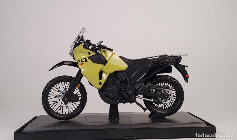 Motos a escala: KAWASAKI KLR 650 2021 - Foto 3