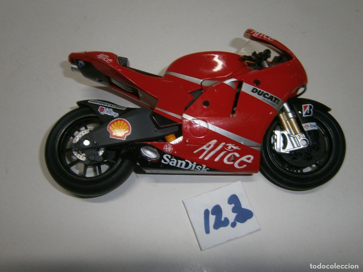 Motos a escala: ANTIGUA MOTO DUCATI DESMOSDICI GP7 1:12 DE 2007 - CASEY STONER
