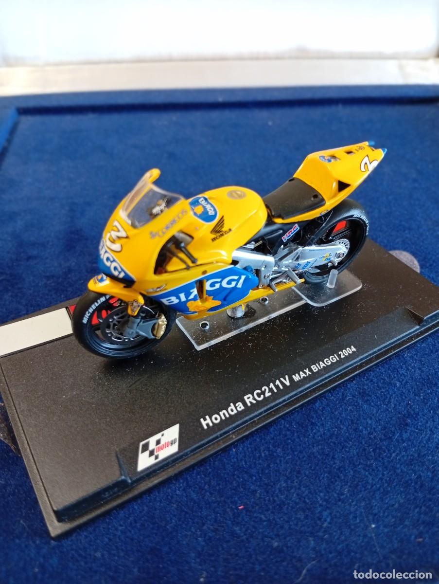 Motos a escala: MAQUETA MOTO HONDA RC211V MAX BAGGI A&Ntilde;O 2004-MOTO COLECCI&Oacute;N ESCALA 1:24