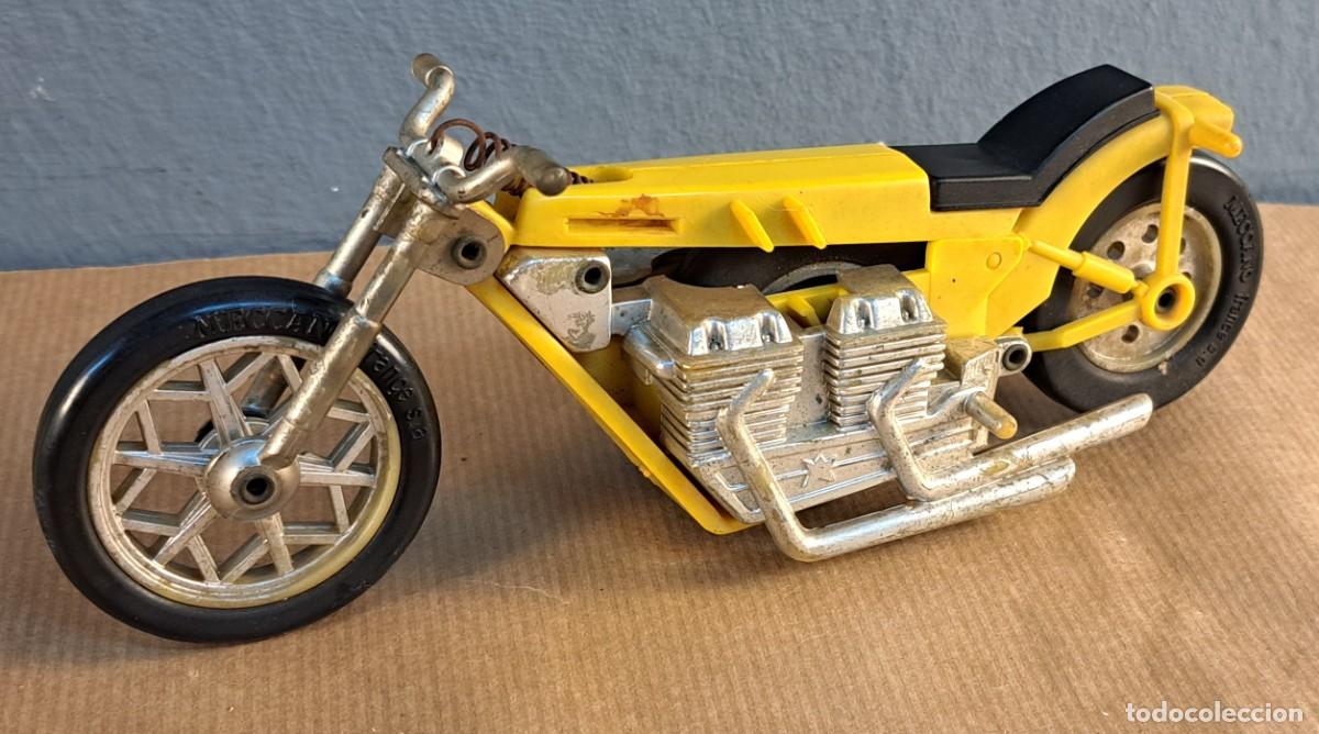 Motos a escala: Motocicleta Meccano France, a&ntilde;os 70&ndash;80, modelo amarillo