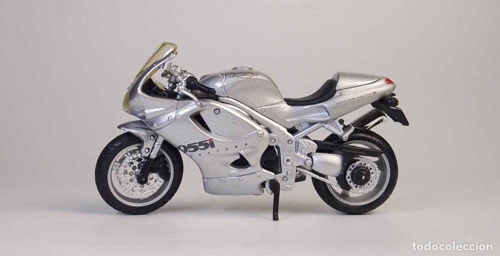 Motos a escala: Triumph Daytona 955i 2001 - Foto 3