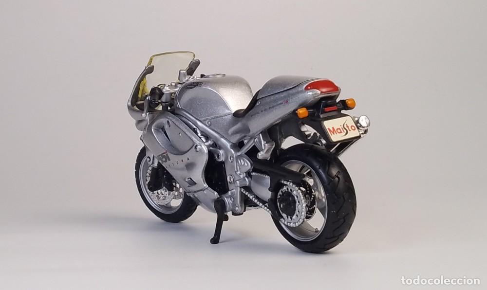Motos a escala: Triumph Daytona 955i 2001 - Foto 4