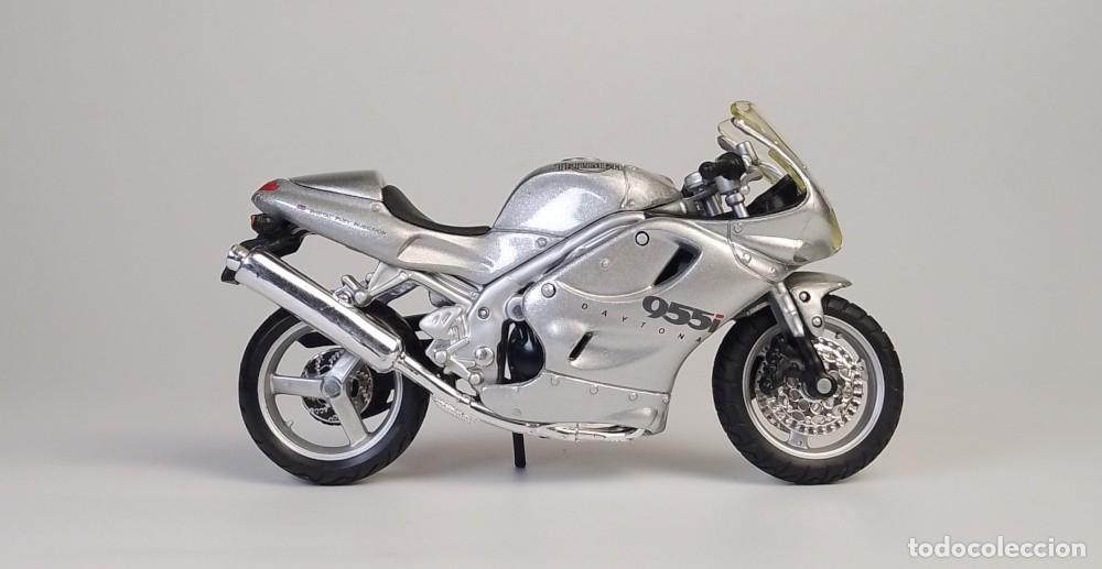 Motos a escala: Triumph Daytona 955i 2001 - Foto 7