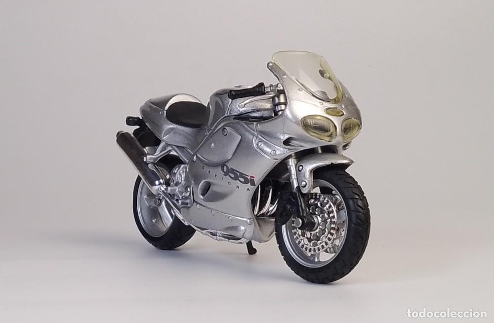 Motos a escala: Triumph Daytona 955i 2001 - Foto 8