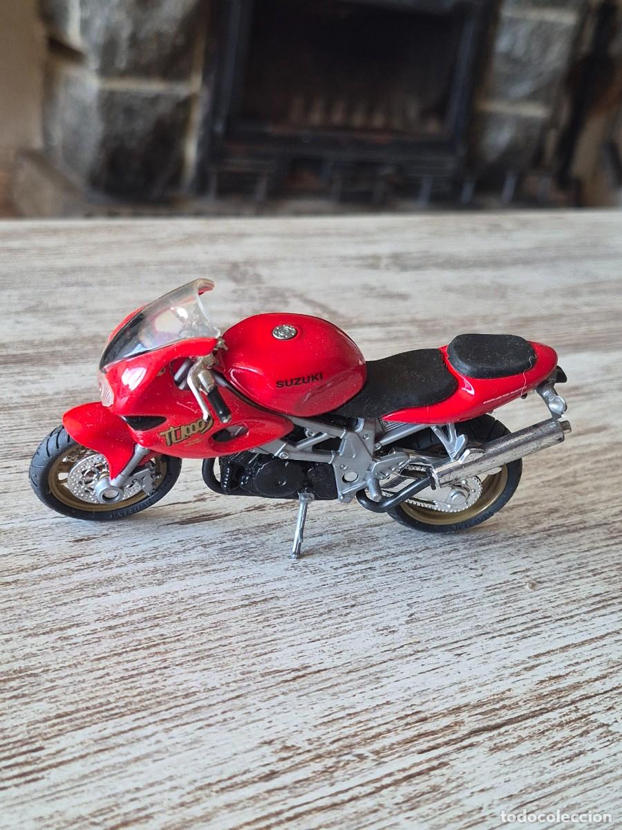 Motos in scale: Moto Suzuki | Maisto Escala 1:18