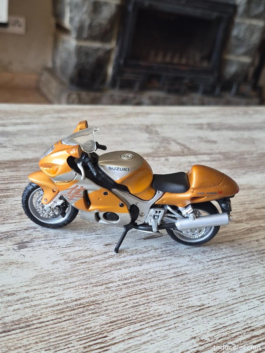 Motos in scale: Moto Suzuki | Maisto Escala 1:18
