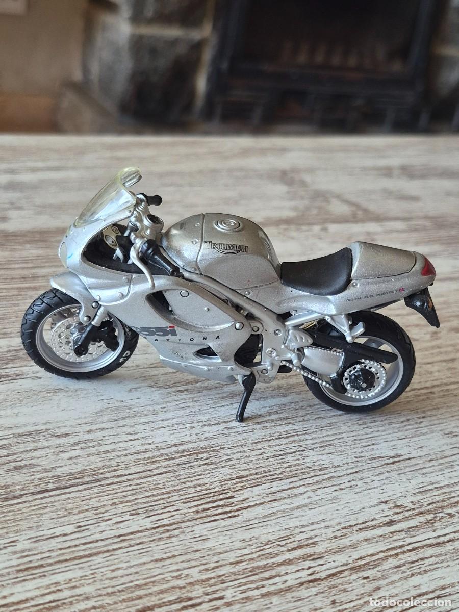 Motos in scale: Moto Triumph Daytona | Maisto Escala 1:18