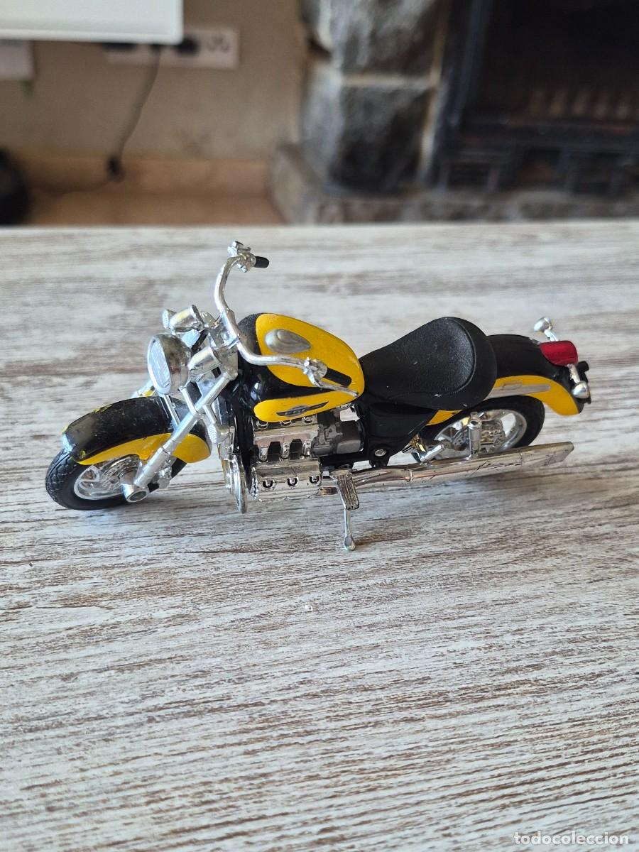 Motos in scale: Moto Honda F6C | Maisto Escala 1:18