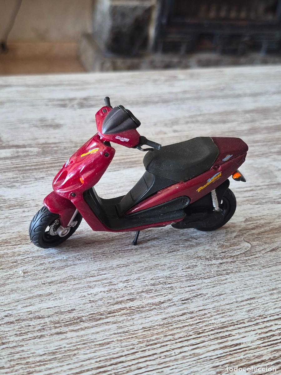 Motos &agrave; l'&eacute;chelle: Moto Phantom| Maisto Escala 1:18