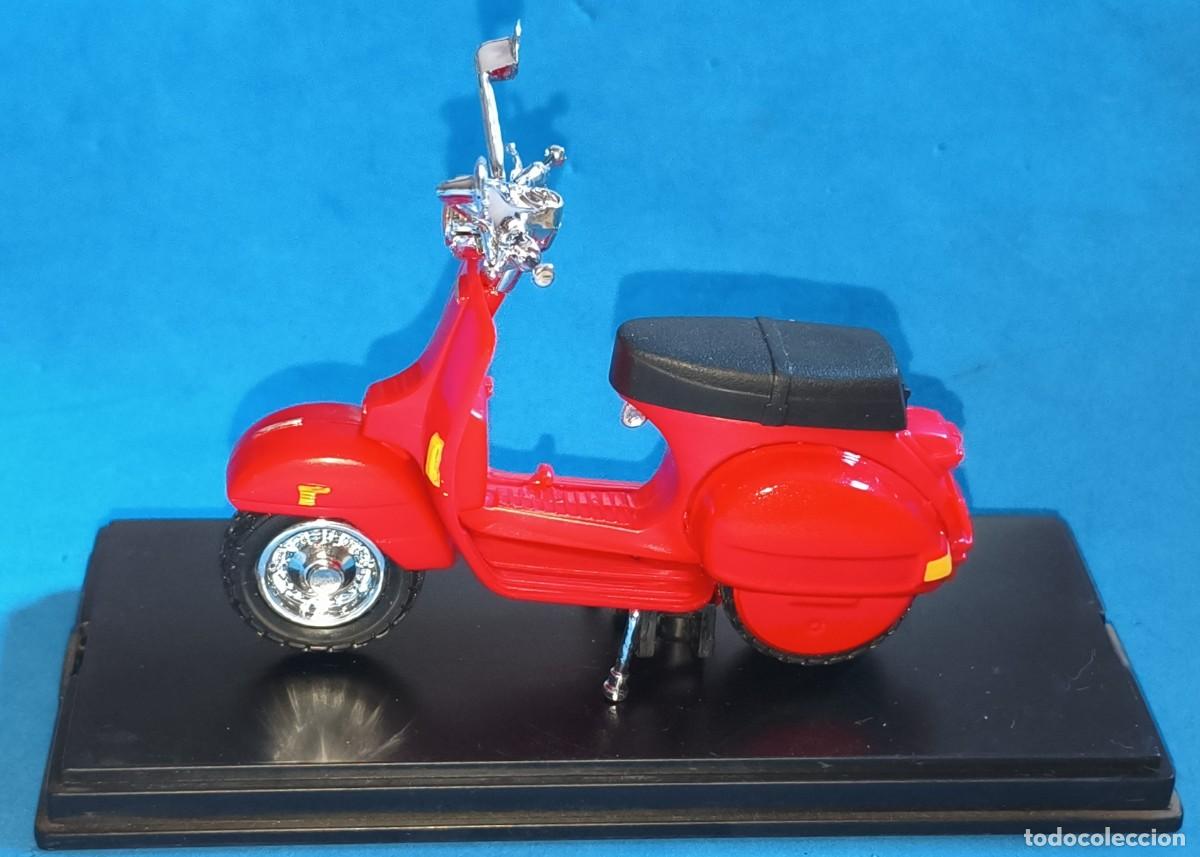 Motos a escala: Moto tipo Vespa. Fabricada en China. Distribuida por Ripavi S.L. Alicante.