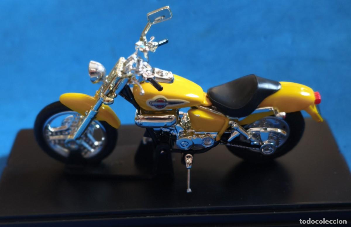 Motos a escala: Moto Honda. Fabricada en China. Smart Toys. Escala 1:20. Distribuida por Ripavi S.L. Alicante.