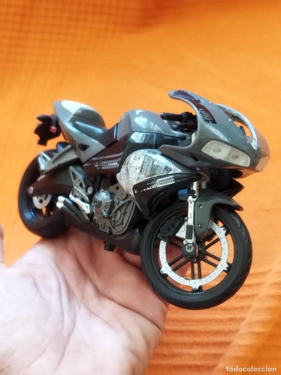 Motos a escala: Moto de juguete moto Marvel del 2010. De Maisto.
