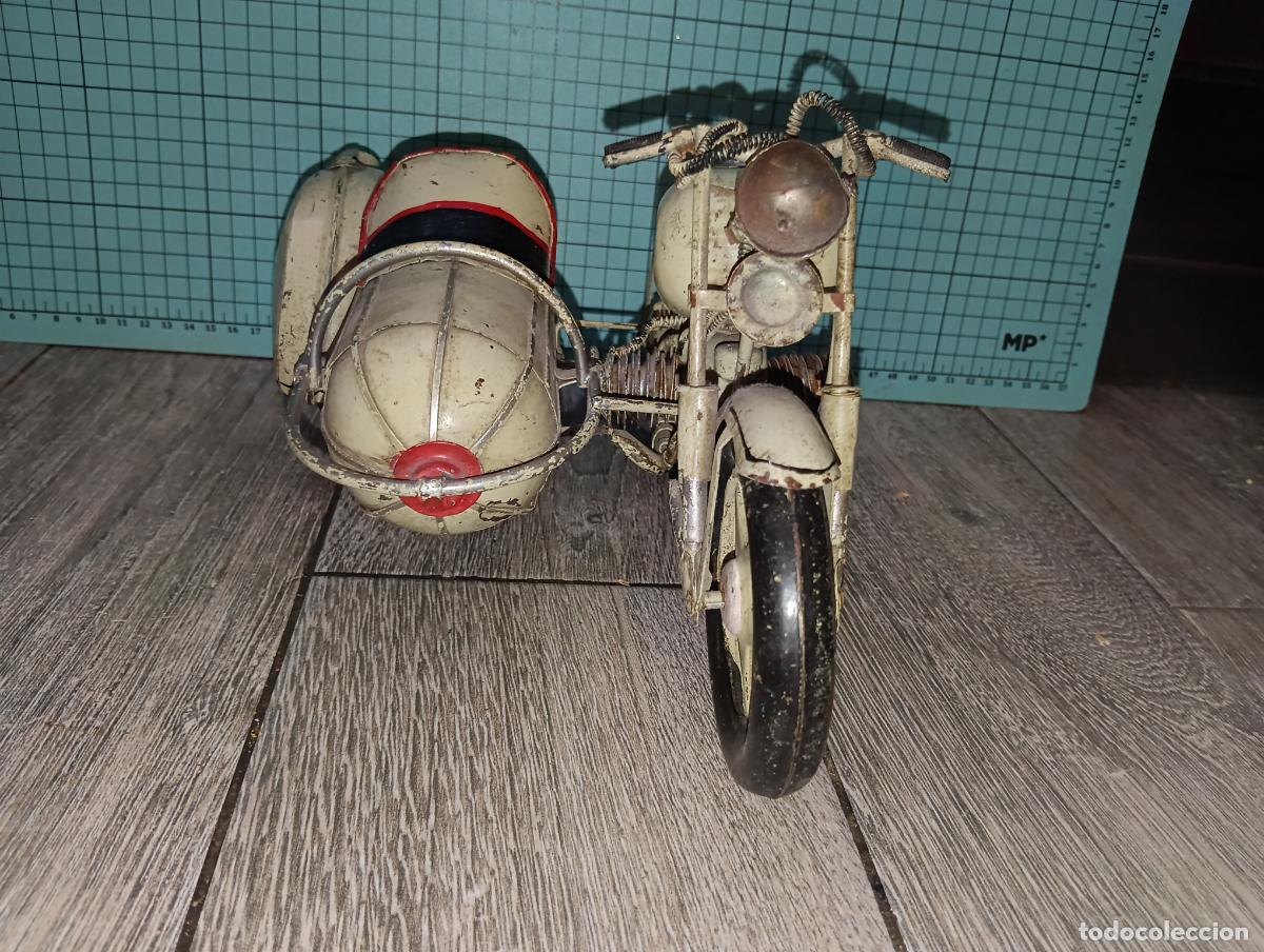 Motos &agrave; l'&eacute;chelle: Antigua Moto con sidecar Met&aacute;lica