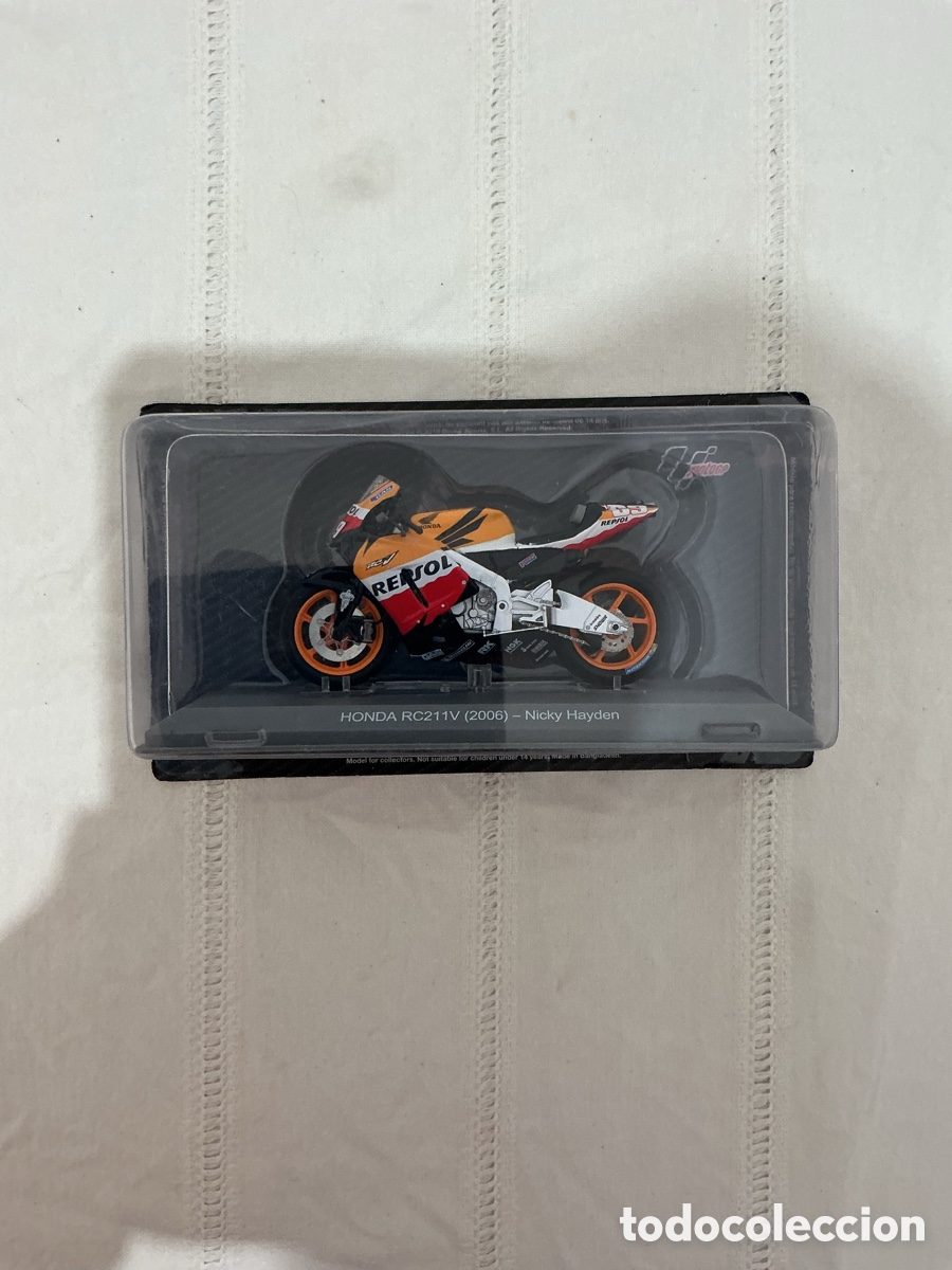 Motos a escala: Honda RC211V Repsol 2006 Nicky Hayden #69 MotoGP &ndash; Escala 1:18 &ndash; Oficial Honda