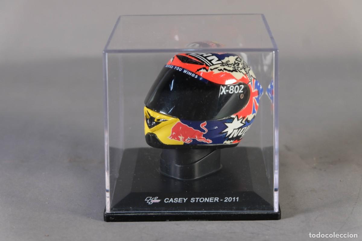 Motos em escala: R&eacute;plica casco MotoGP Casey Stoner 2011 - ALTAYA escala 1:5