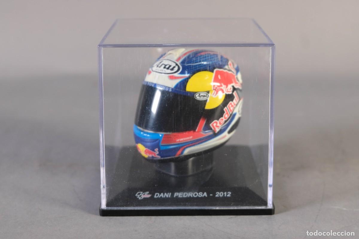 Motos em escala: R&eacute;plica casco MotoGP Dani Pedrosa 2012 - ALTAYA escala 1:5