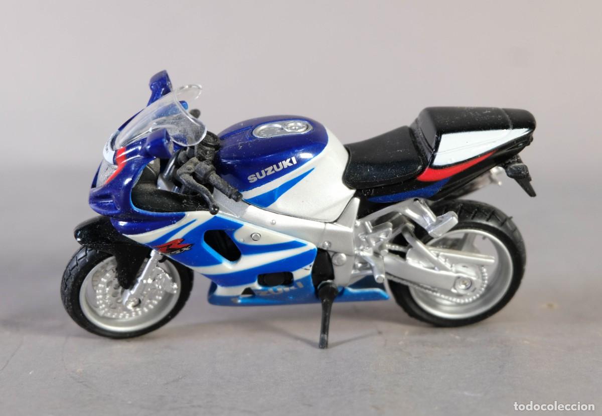 Motos a escala: R&eacute;plica moto SUZUKI Escala 1:18