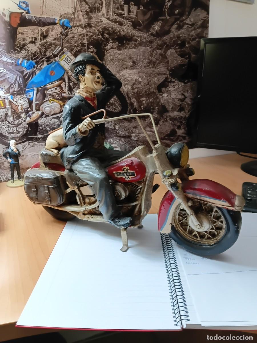 Motos a escala: Maqueta de moto . HARLEY DAVIDSON CHARLIE CHAPLIN con perro .