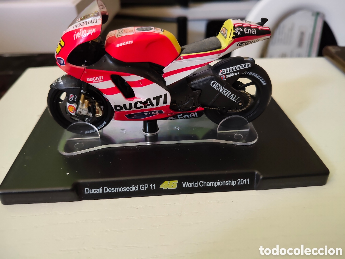 Motos a escala: Ducati desmosedici GP world championship 2011 Valentino Rossi