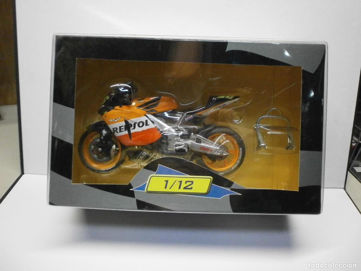 Motos a escala: moto gp esc 1/12 honda rc211v repsol valentino rossi 2003