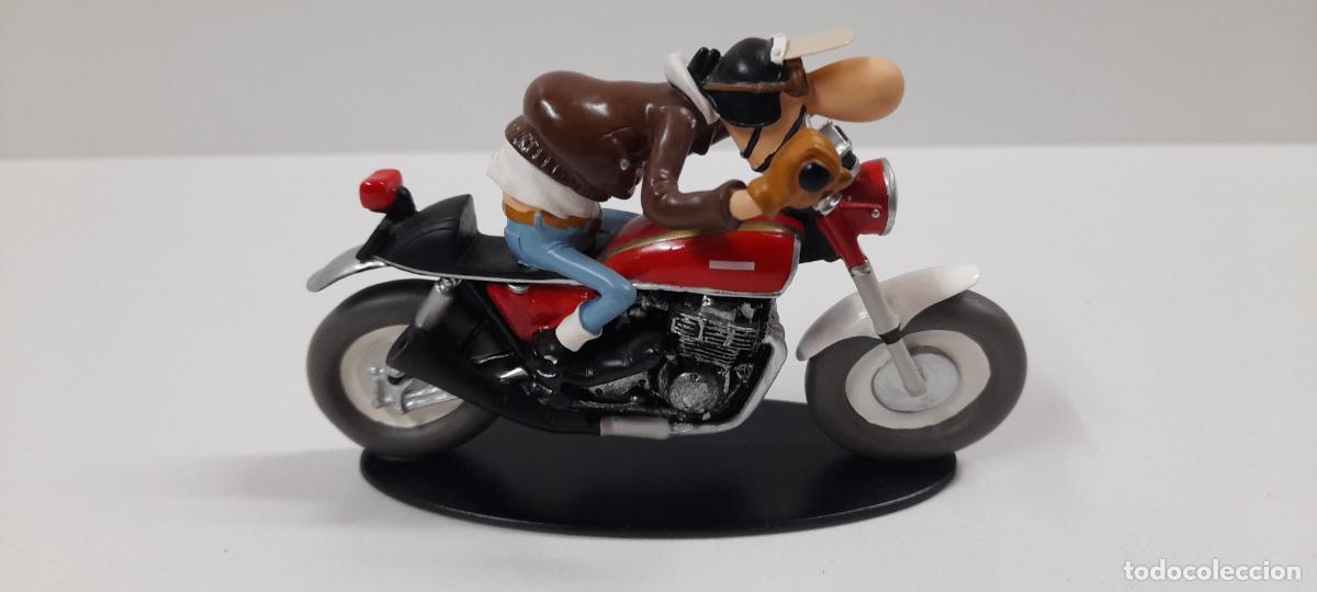 Motos a escala: FIGURA DE EDOUARD BRACAME . JOE BAR TEAM . ESCALA 1 / 18 . MEDIDA DE LARGO 11,5 CM