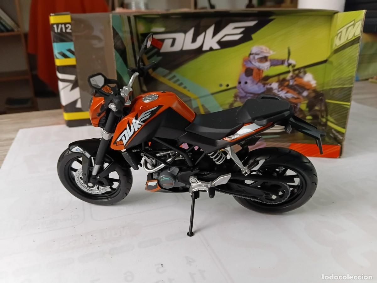 Motos a escala: Maqueta de moto . KTM DUKE 125 . Carretera .