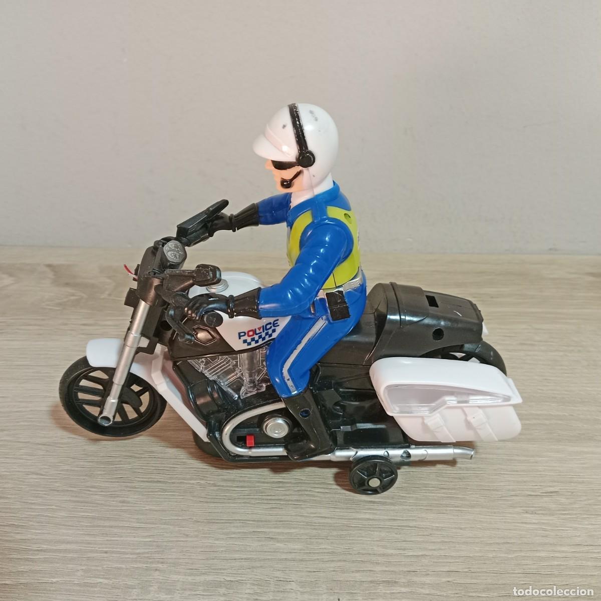 Motos a escala: POLICIA MOTORISTA CON SU MOTO - EFECTOS GIRO, LUZ Y SONIDO, PILA INCLUIDA - JIAMINGDA - A&Ntilde;O 2010.