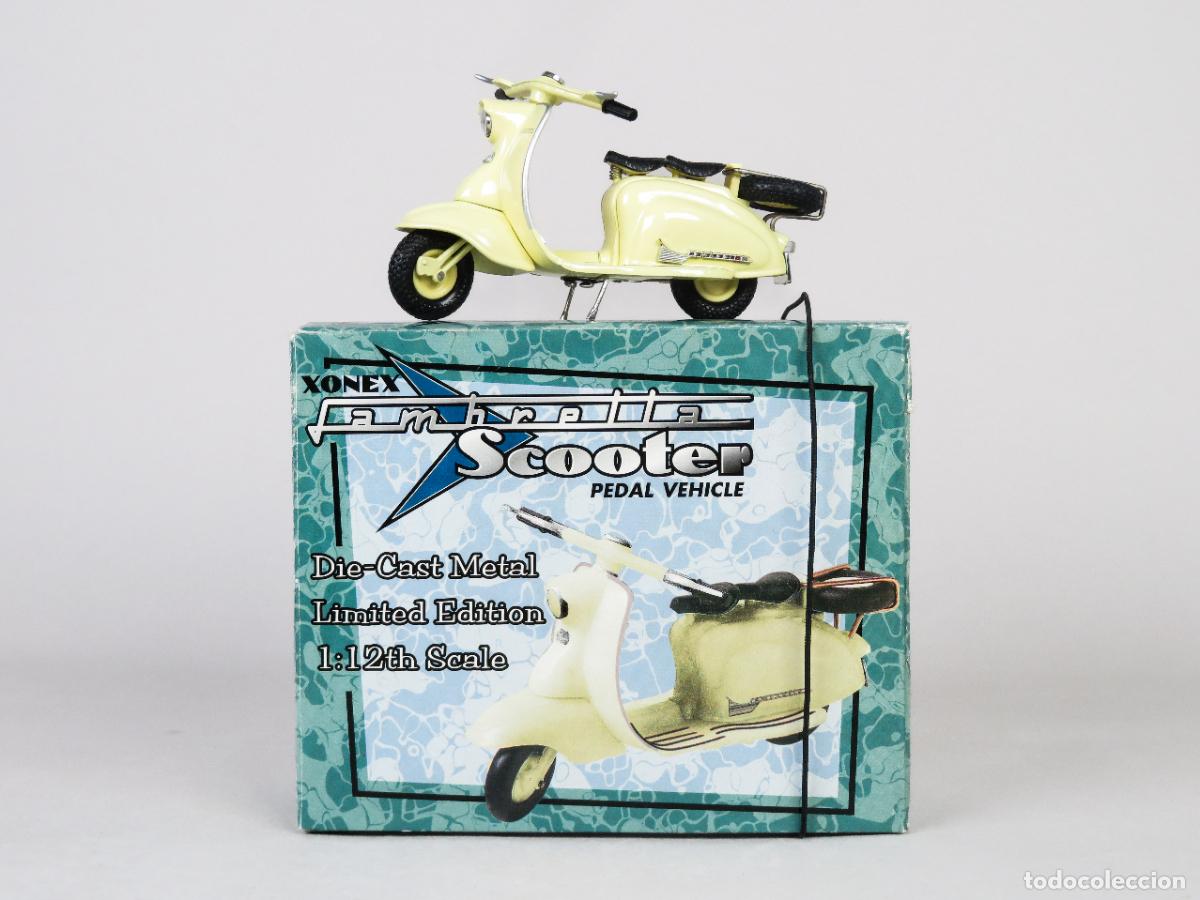 Motos a escala: Moto Lambretta Scooter Xonex Collector Edition Escala 1/12 nueva con caja 1998