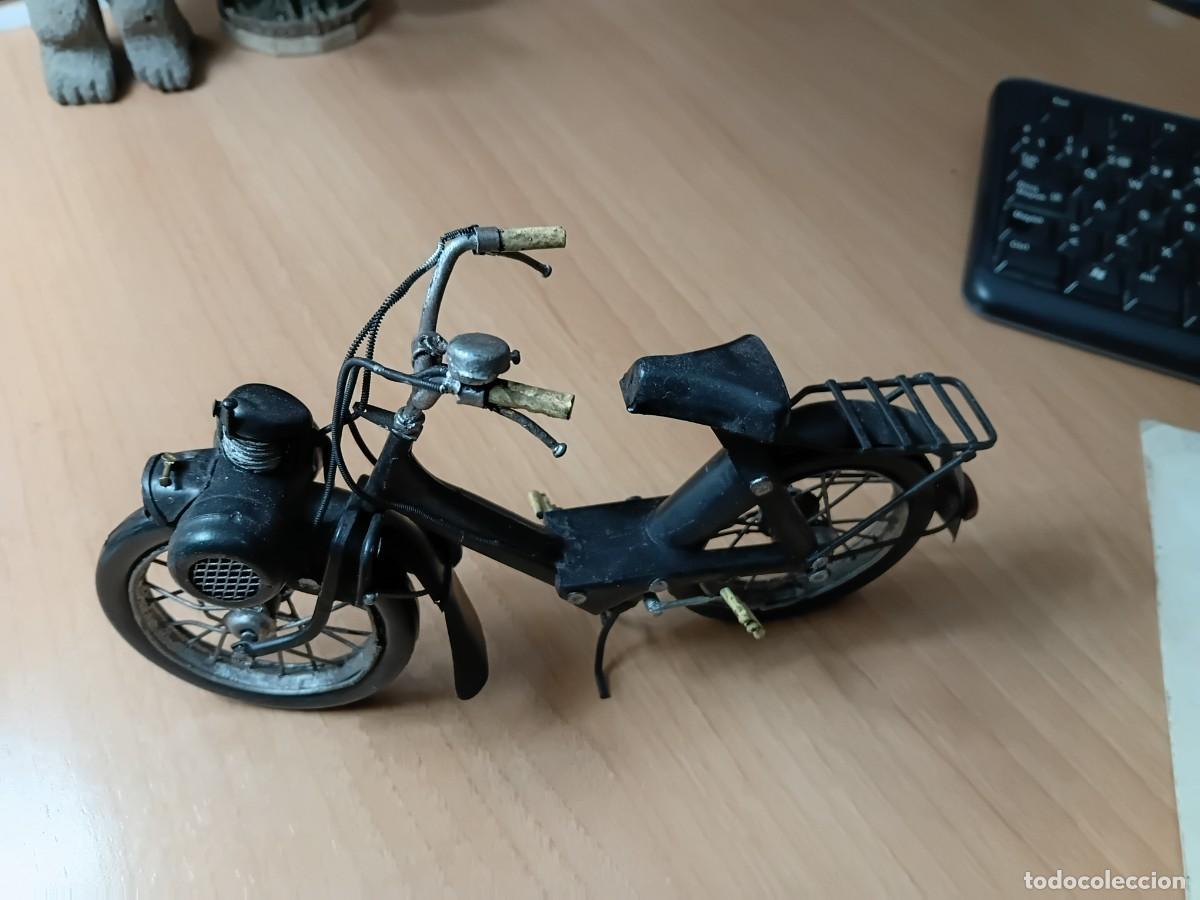 Motorcycle Models: Maqueta de moto . MOBILETTE antigua .